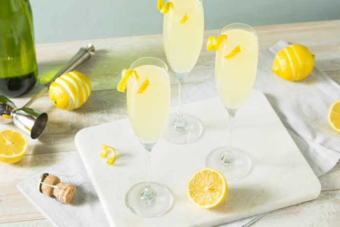 Boozy,Bubbly,Lemon,French,75,Cocktail,With,Champagne
