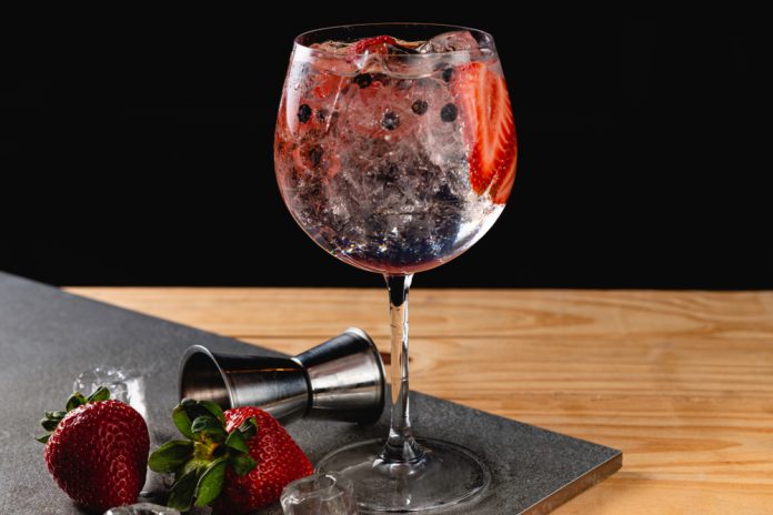Gin,Tonic,Strawberry,With,Juniper,Stone,Background,In,Gray,Color.