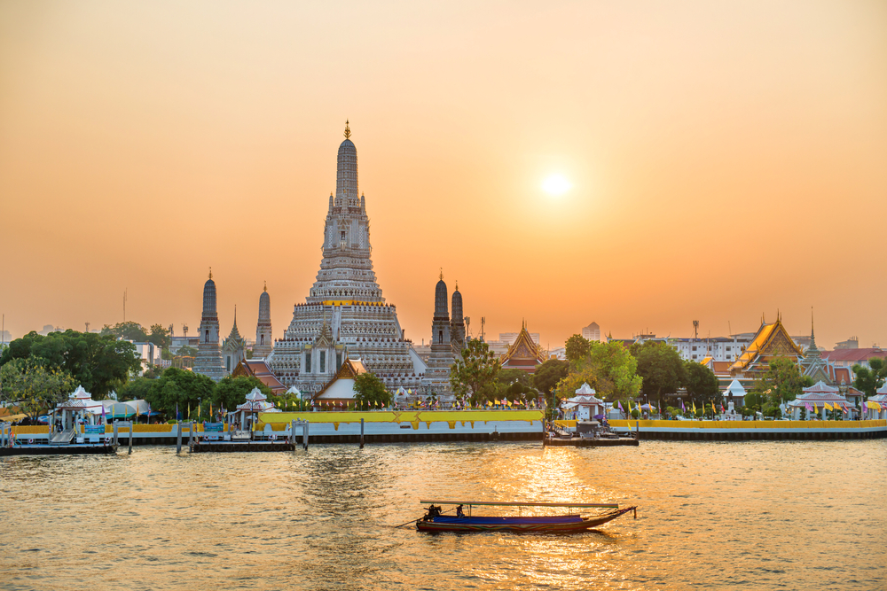 View,Of,Beautiful,Temple,Of,Dawn,Or,Wat,Arun,And