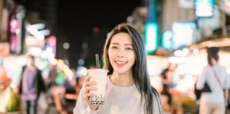 Asian,Woman,Enjoy,Bubble,Milk,Tea,With,Street,Food,In