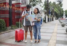 Lost,Young,Asian,Tourists,Couple,Looking,Directions,On,City,Map.