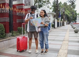 Lost,Young,Asian,Tourists,Couple,Looking,Directions,On,City,Map.