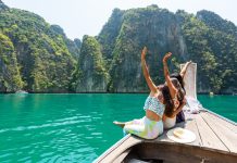 Group,Of,Young,Asian,Woman,Friends,Sitting,On,Wooden,Boat