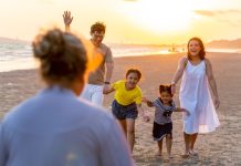 Happy,Big,Asian,Family,On,Beach,Holiday,Travel,Vacation.,Multi-generation