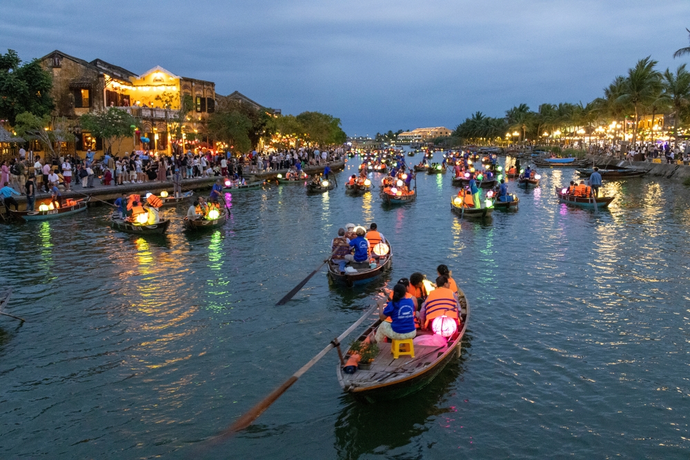 Hoi,An,,Vietnam-1,Mar,2024:,Tourists,Enjoy,The,Boat,Ride