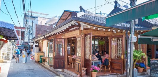 Seoul,,South,Korea,-,May,21,,2024:,People,Enjoying,A