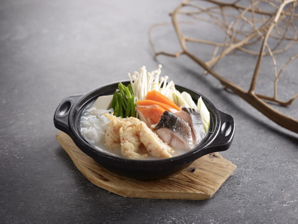 Sanpo Shiro Yonsenabe, Black cod and vegetable milk-based hot pot.